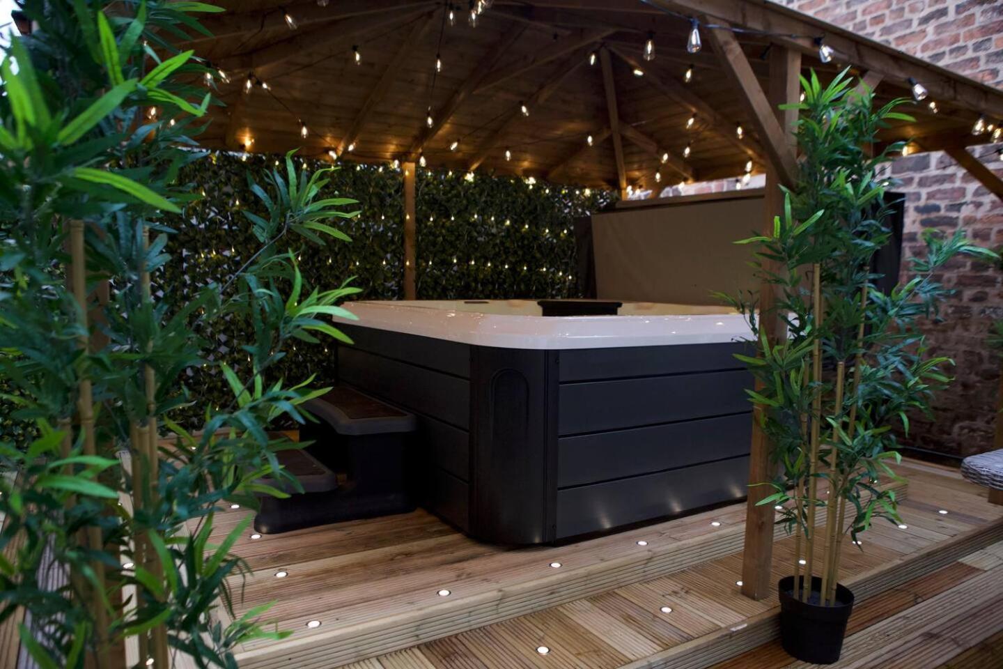 Romance On The Rows - Hot Tub City Centre 切斯特 外观 照片